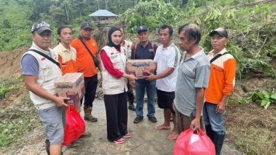 Koordinator Baguna Wilayah BMR PDIP Sulut Feramitha Mokodompit Salurkan Bantuan Korban Bencana Banjir di Boltim