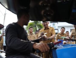 Wali Kota Bersama ASN Pemkot Kotamobagu Berbagi Takjil ke Masyarakat