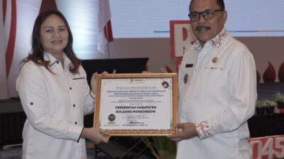 Pemkab Bolmong Terima Penghargaan dengan Predikat Kualitas Tertinggi dari Ombudsman RI Terkait Kepatuhan Pelayanan