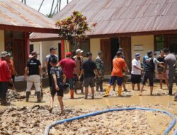 Gotong Royong Bupati Iskandar dan Jajaran Kerja Bakti Bersihkan Sisa Banjir di Wilayah Pinolosian Tengah dan Timur