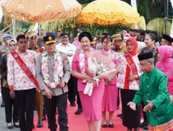 Kapolda Sulut disambut Secara Adat saat Kunker di Polres Bolsel
