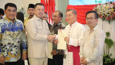 Serahkan Sertipikat di Sulut, Menteri Nusron Tegaskan PR di Bidang Pertanahan Harus Selesai