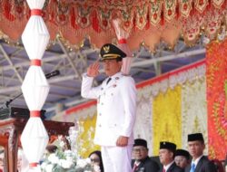 Wali Kota Weny Gaib Pimpin Upacara HUT RI ke-80 di Alun-Alun Boki Hontinimbang