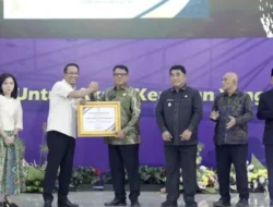 Pemkab Bolmong Terima Piagam Penghargaan dari Menkum RI