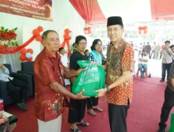 Bupati Iskandar Ajak Masyarakat Perkuat Nilai Kemanusiaan dan Persatuan Pada Perayaan Paskah Oikumene 2026 Di Huntap Modisi