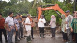 Turun Langsung ke Lokasi Banjir, Yasti Soepredjo Mokoagow Bawa Bantuan untuk Warga Bolmong