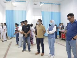 Wali Kota Weny Gaib Besuk Korban Kecelakaan TIDAR Drag Race, Doakan Kesembuhan